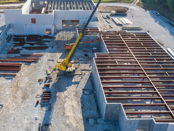 Construction of a building with its steel roof beams exposed